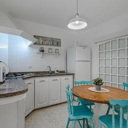 Grande Maison En Bord De