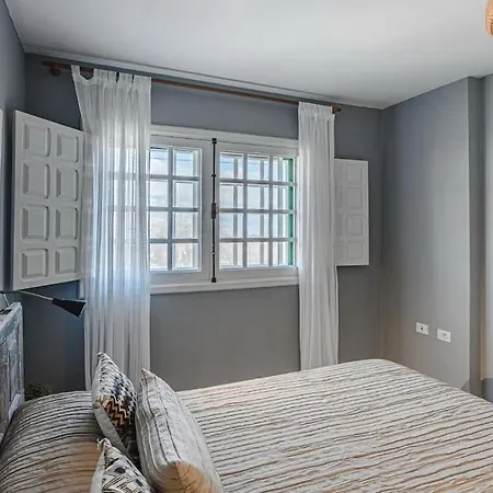 Grande Maison En Bord De