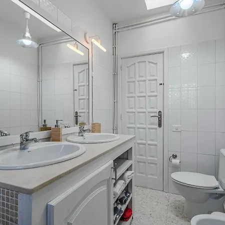 Grande Maison En Bord De