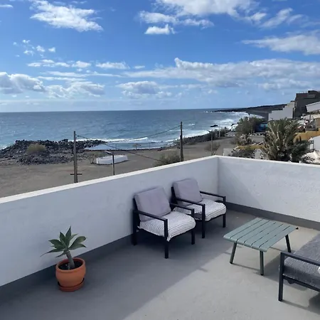 Grande Maison En Bord De *